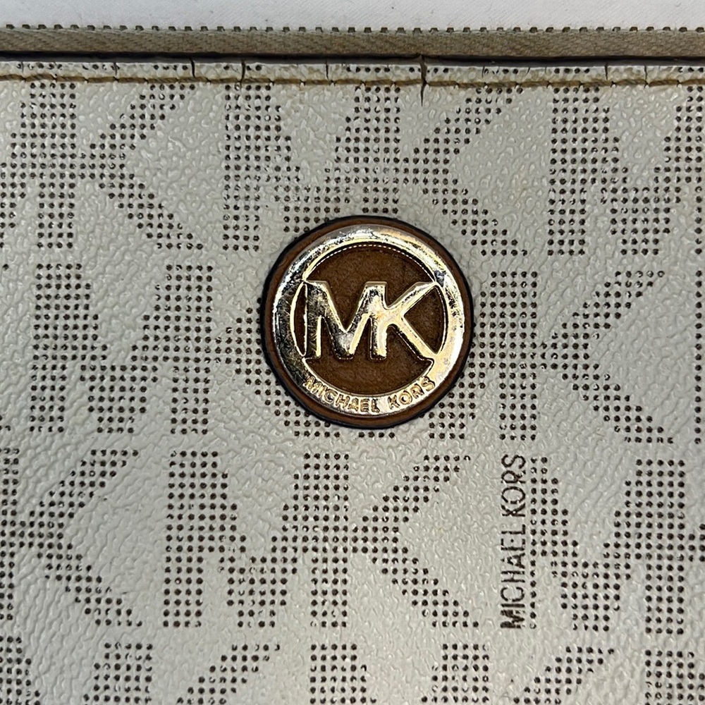 Micheal Kors wristlet leather - Picture 1 of 11